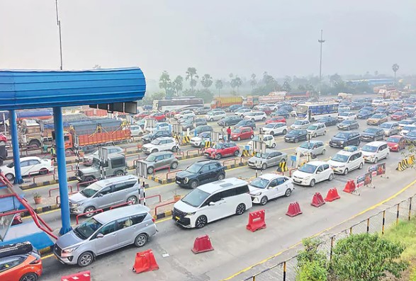 Holiday Rush Causes Traffic Jams