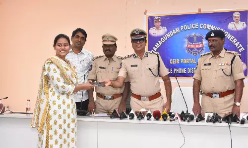 200 Stolen, Lost Mobiles Returned by Cops 200 Stolen, Lost Mobiles Returned by Cops