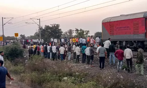 12 run over after jumping off train in Maharashtra