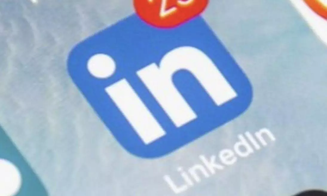 LinkedIn Sued For Disclosing Users Private Messages to Train AI Models