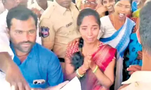 Grama Sabha meetings tense in Warangal, Karimnagar