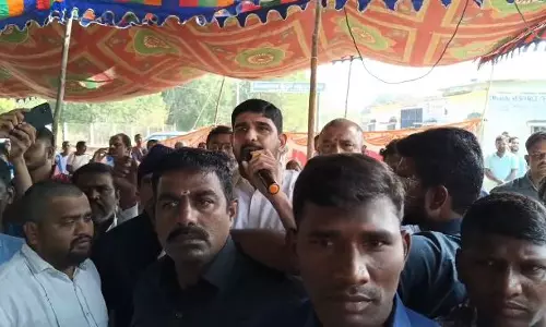 Congress activists hurl tomatoes on BRS MLA Kaushik Reddy
