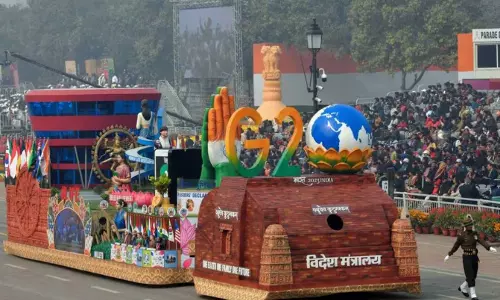Around 10,000 special guests attend Republic Day parade
