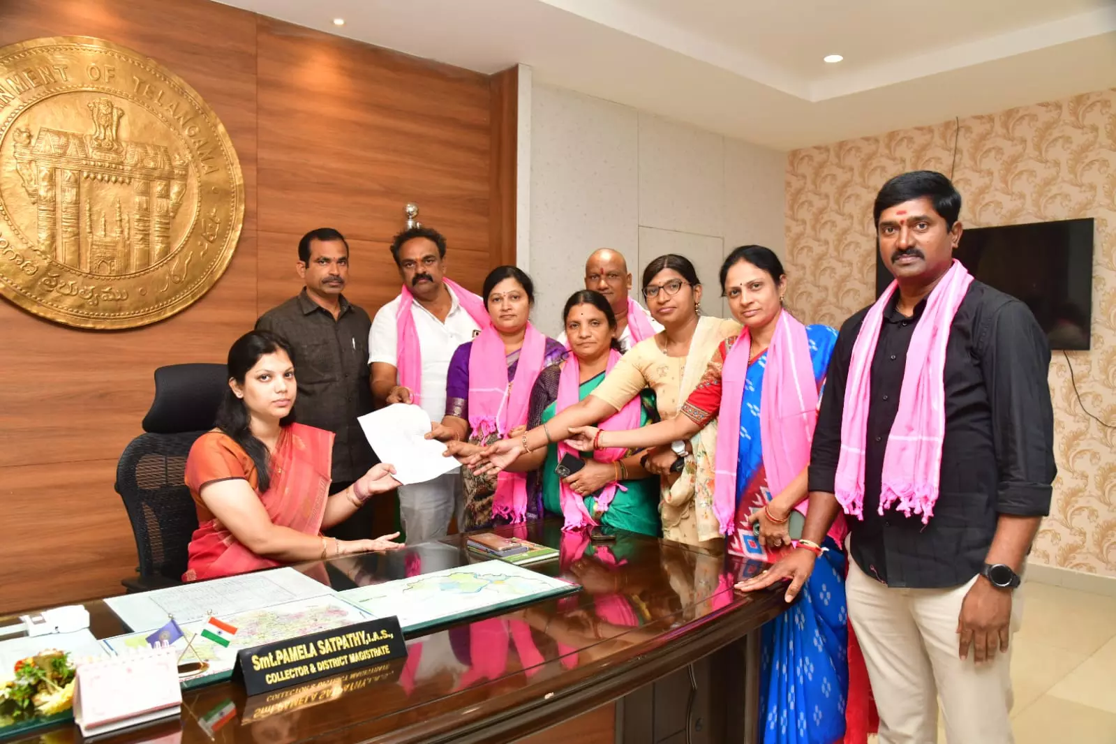 BRS moves no trust motion against Karimnagar mayor BRS moves no trust motion against Karimnagar mayor