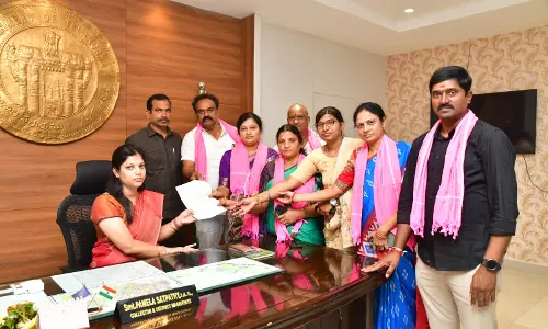 BRS moves no trust motion against Karimnagar mayor BRS moves no trust motion against Karimnagar mayor