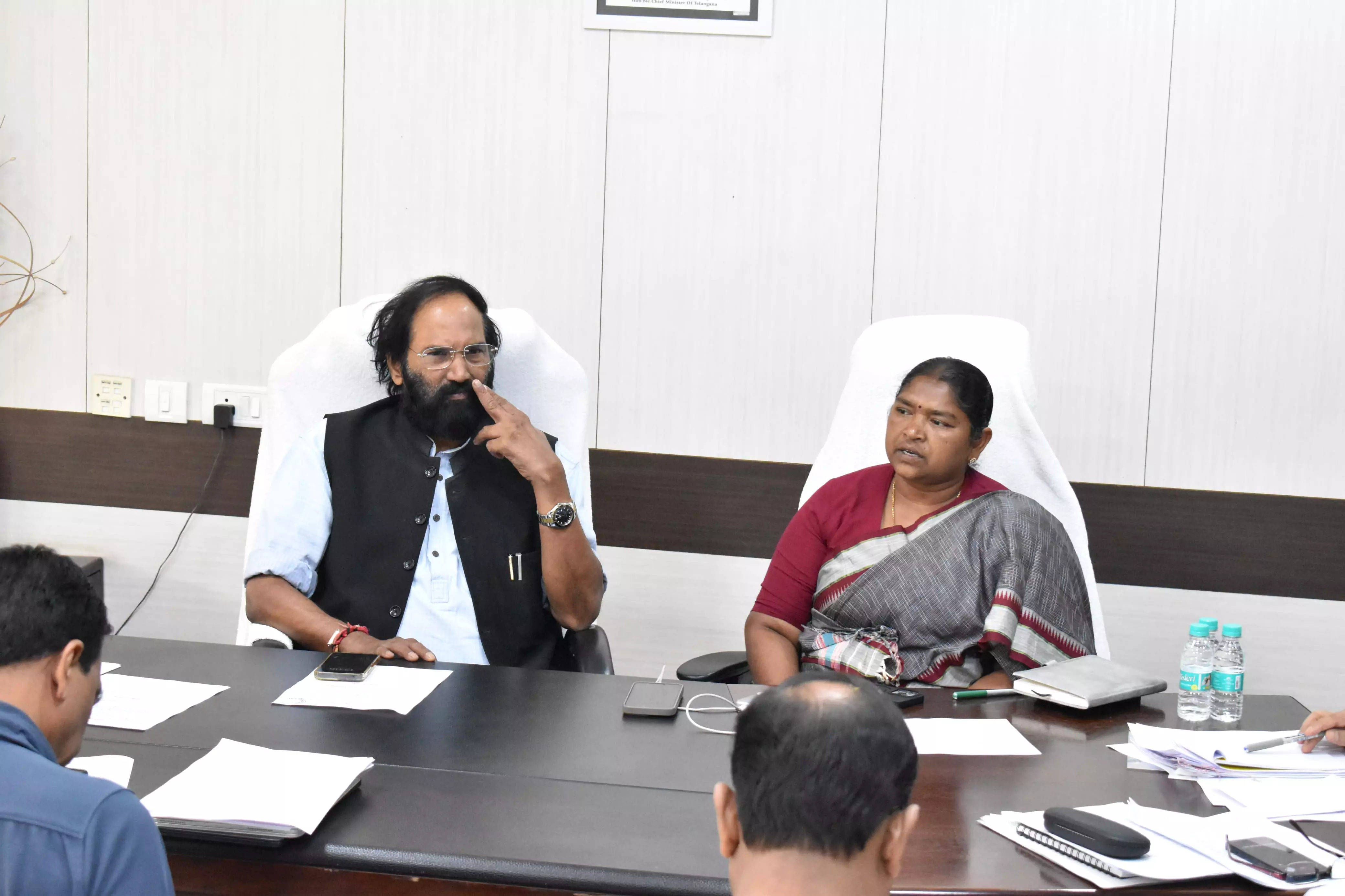 Uttam for speeding up retaining wall work in Mulugu along Godavari Uttam for speeding up retaining wall work in Mulugu along Godavari