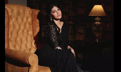 Shruti Haasans song Kannakuzhikaaraa from Train Out