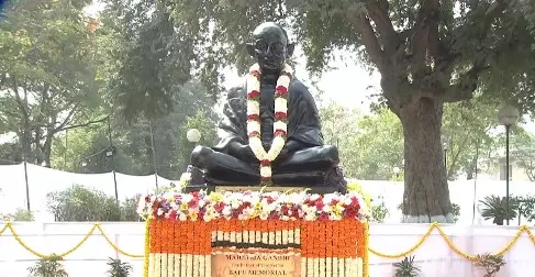 Telangana Governor, CM pay tributes to Gandhi