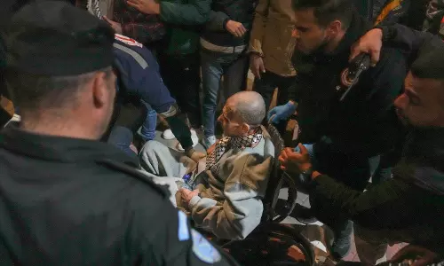 Two buses carrying released Palestinian prisoners reach Ramallah