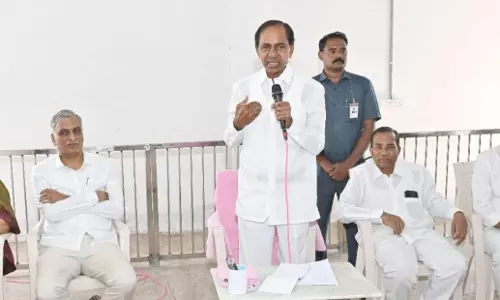 KCR ends stoic silence, declares war against Cong govt