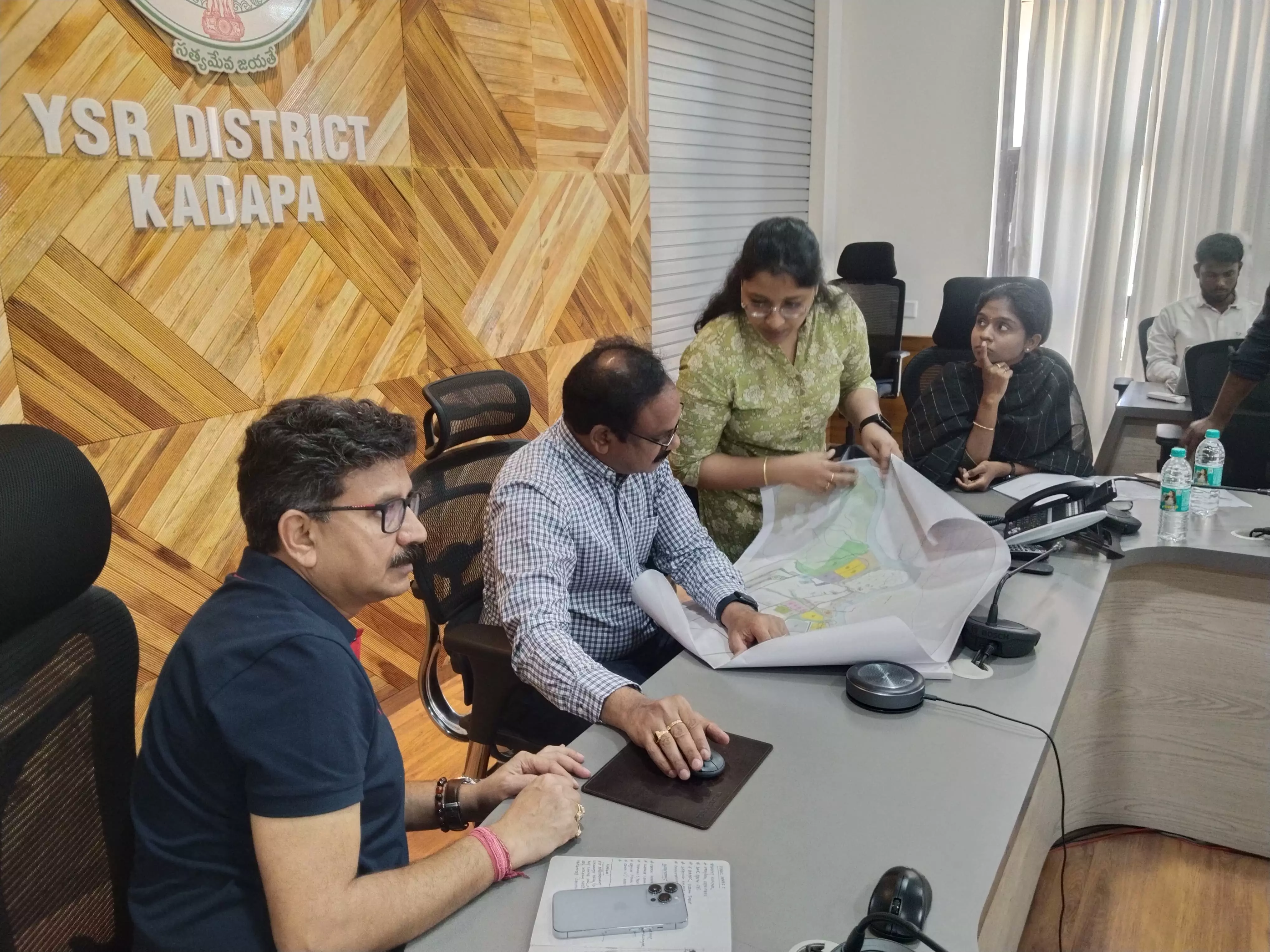 Oberoi Group executive meets collector on Gandikota project