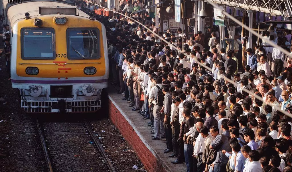 Signal glitch near Mumbai hits Central Railways local train services