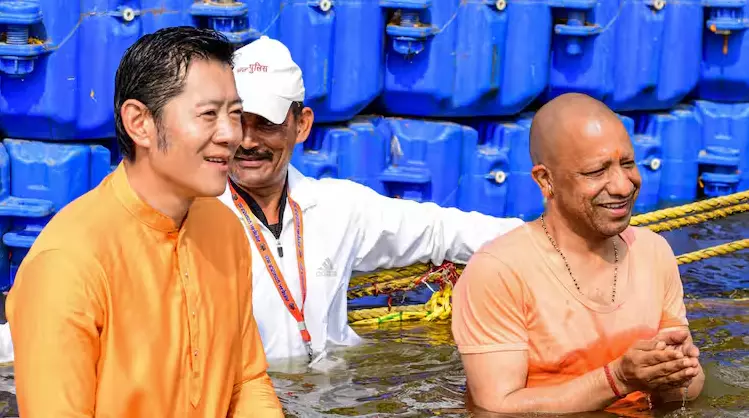 King of Bhutan takes a dip at Sangam