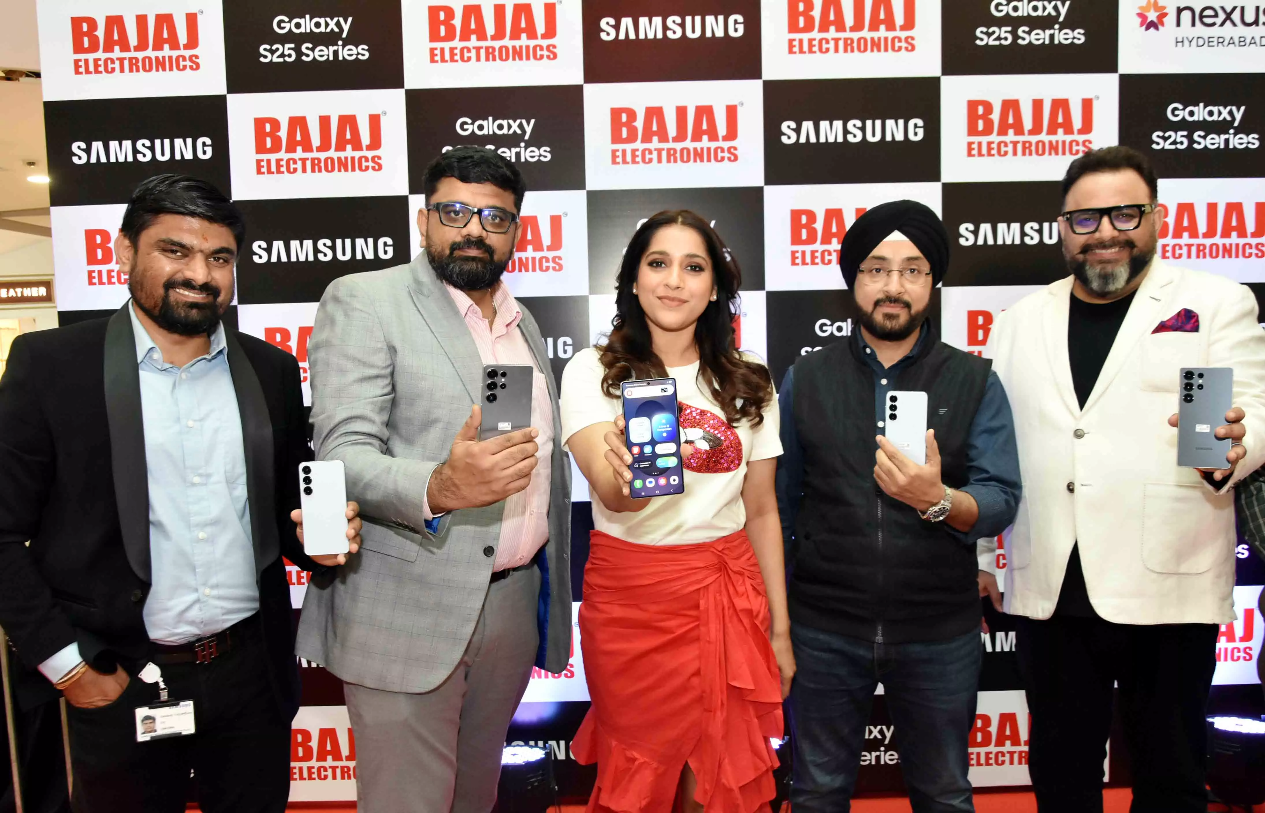 Samsung Holds Spl Delivery Event for Galaxy S25 at Bajaj Electronics