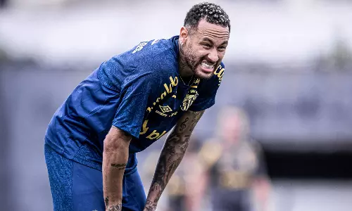 Neymar takes 89 percent pay-cut as he returns to his first club Santos
