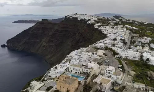 Thousands leave as fresh tremors shake Greeces Santorini Thousands leave as fresh tremors shake Greeces Santorini