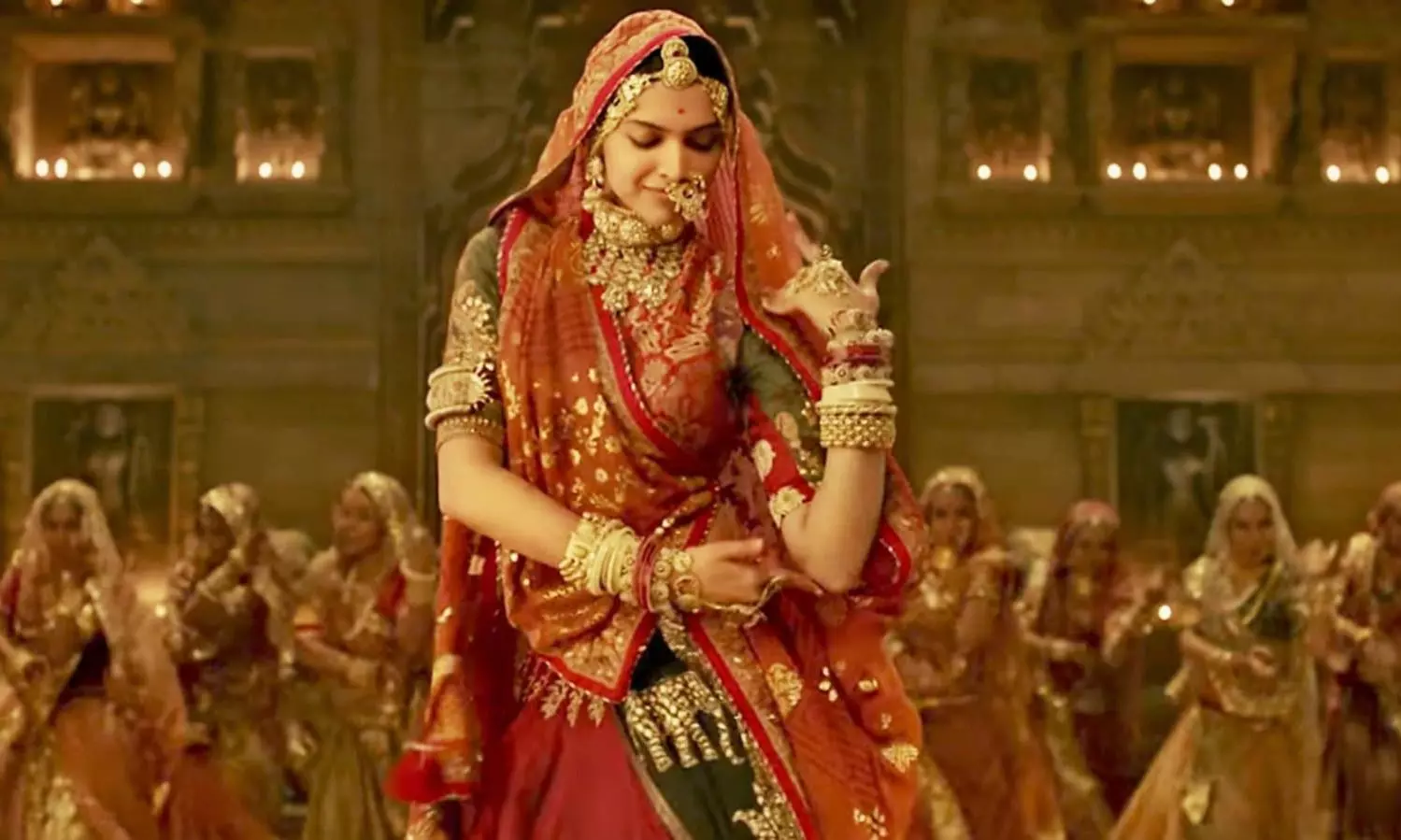 Deepika Padukone’s Iconic ‘Ghoomar’ from Padmaavat had 66 Jaw-dropping Twirls As She Wore 30 kg Lehenga