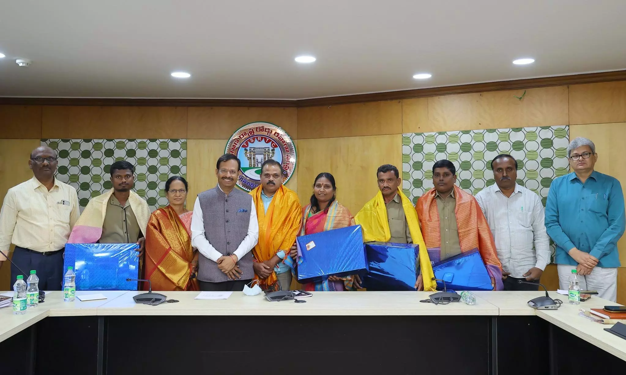 TGSRTC felicitates staff for humanitarian gestures