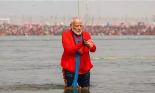 Modi takes a dip in holy Sangam at Kumbh