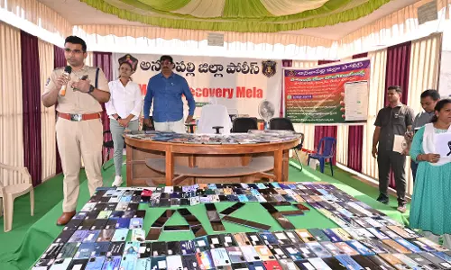 Anakapalli Police Return 503 Mobiles to Owners Anakapalli Police Return 503 Mobiles to Owners