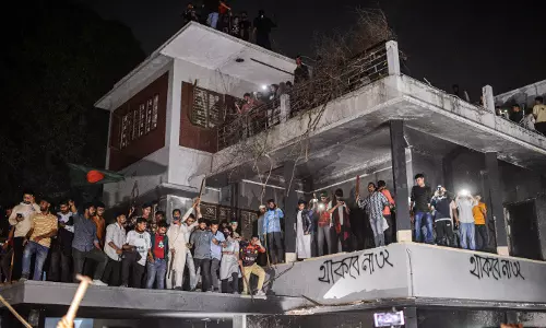 Bangladesh: Mob vandalises Sheikh Mujibur Rahmans residence in Dhaka