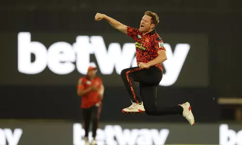 Sunrisers eliminate JSK to keep title hat-trick hopes alive