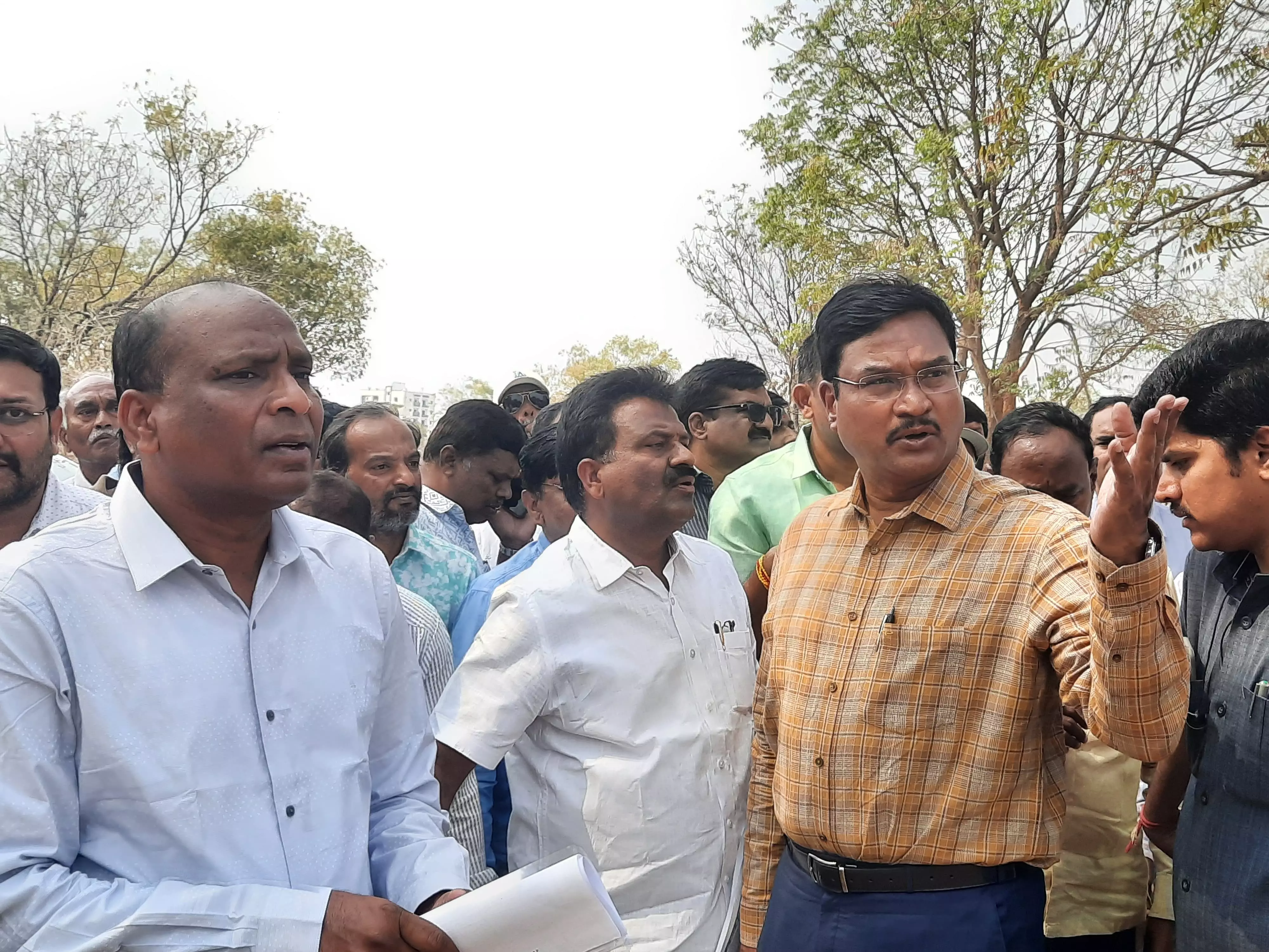 HYDRAA chief checks plots in Ameenpur