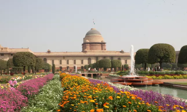 Change of guard ceremony at Rashtrapati Bhavan to be in new format Change of guard ceremony at Rashtrapati Bhavan to be in new format