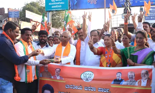 Karnataka: BJP cadre erupt in celebrations following Delhi victory Karnataka: BJP cadre erupt in celebrations following Delhi victory