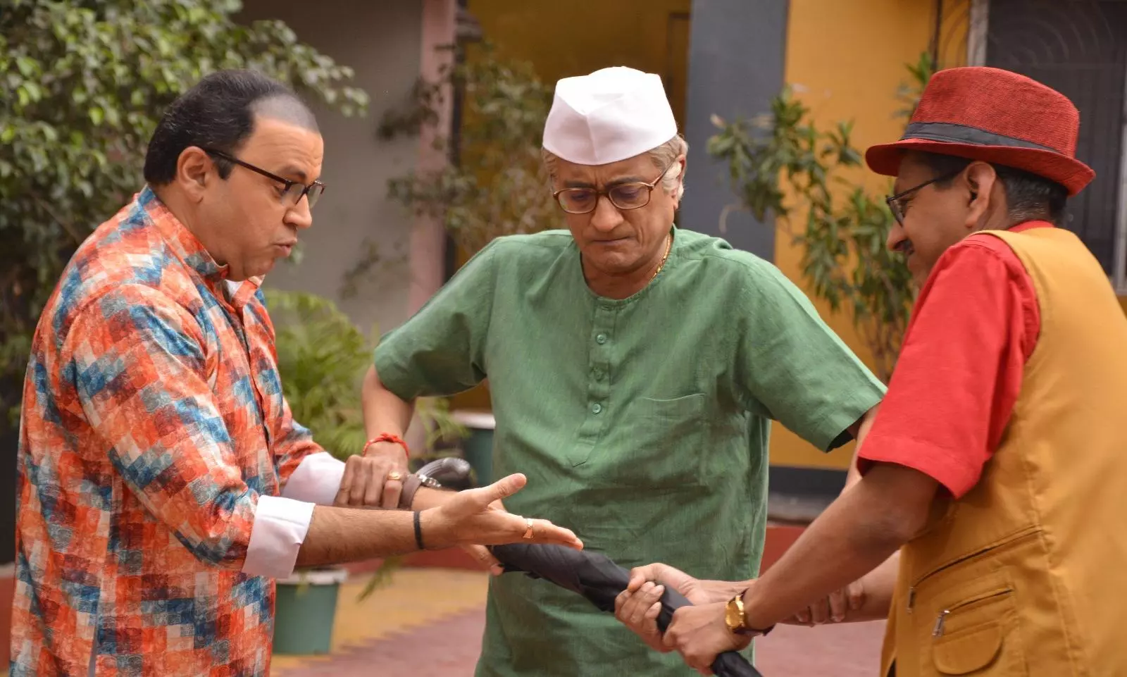 Sneak Peek of Today’s TMKOC Episode: Popatlal VS Bhide, Bapuji crossfire!