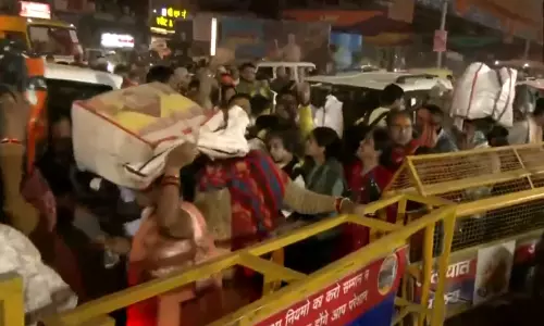 MP: Maha Kumbh triggers 40-km traffic rush in MP-UP border on weekend