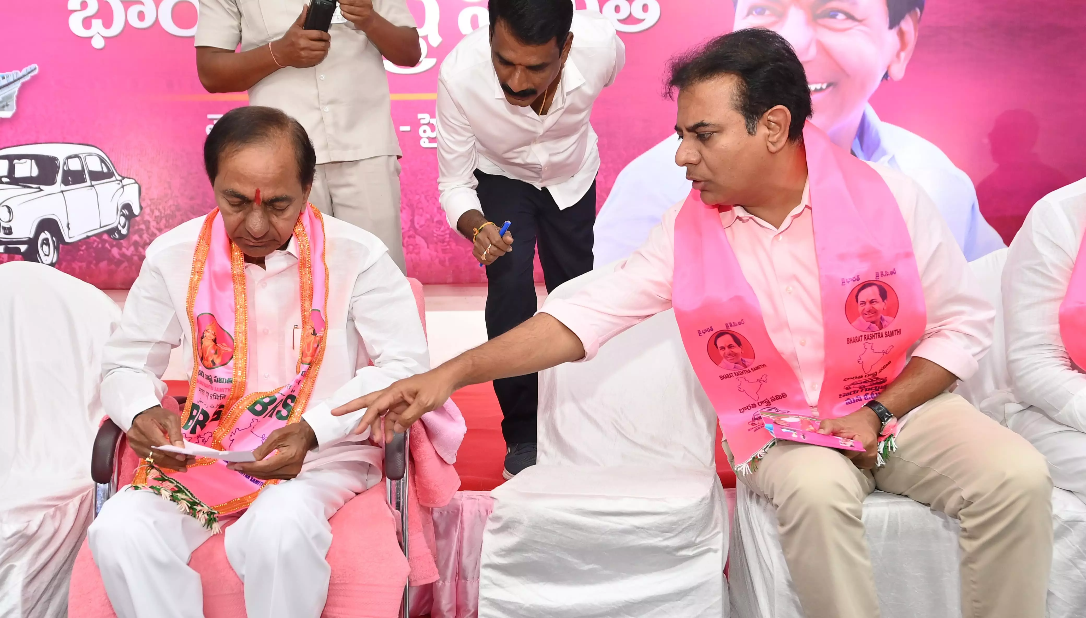 We Will Be Back in Power, KCR Tells Party Leaders