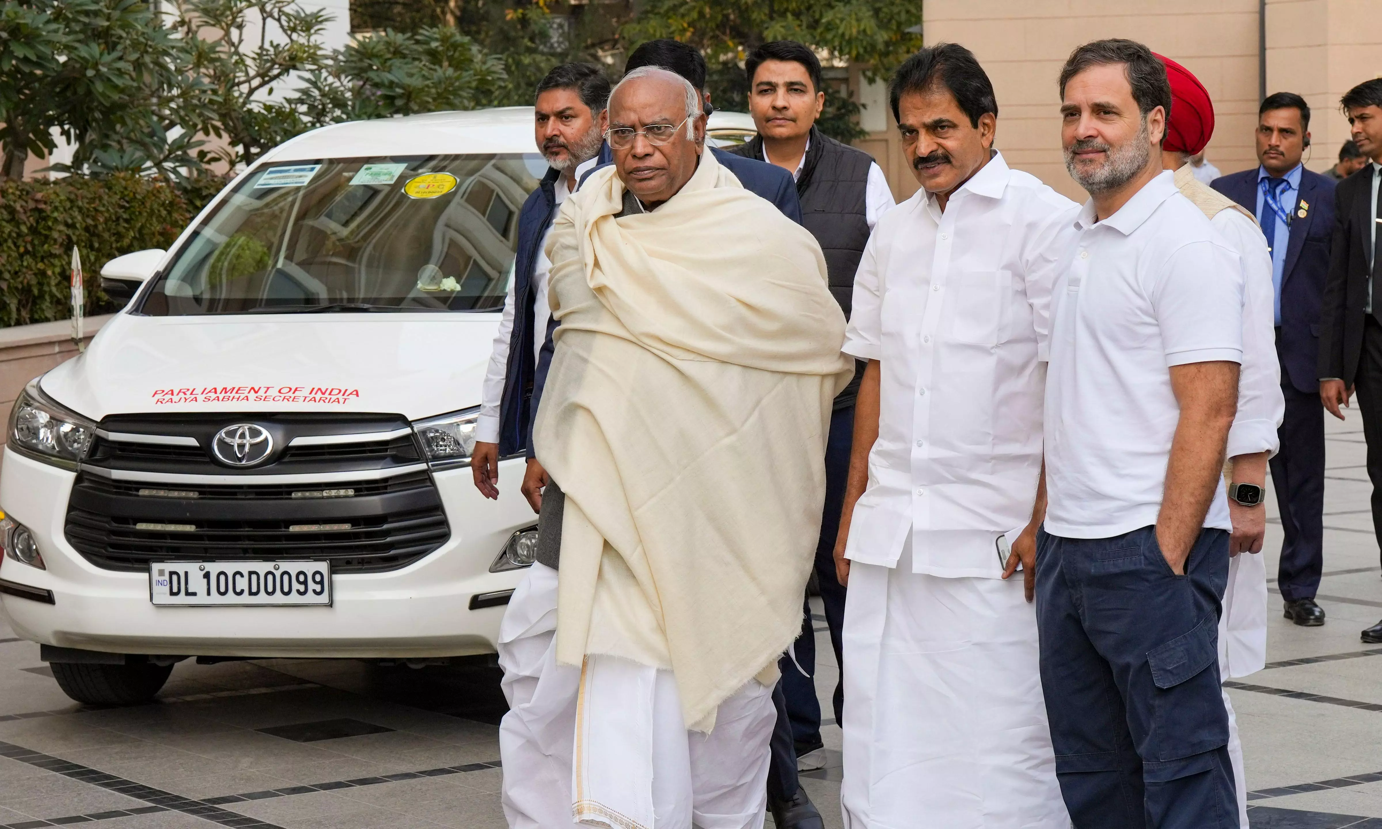 Rahul, Kharge Urge Modi to Call Special Parliament Session on Op Sindoor