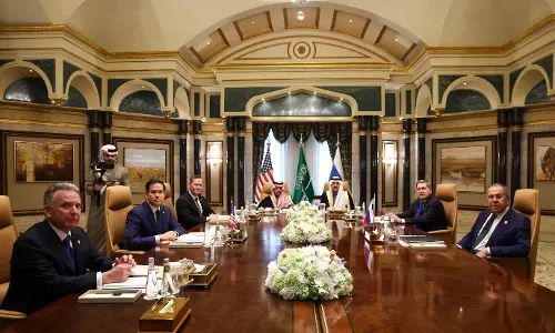 US, Russia forge ahead on peace talks, without Ukraine