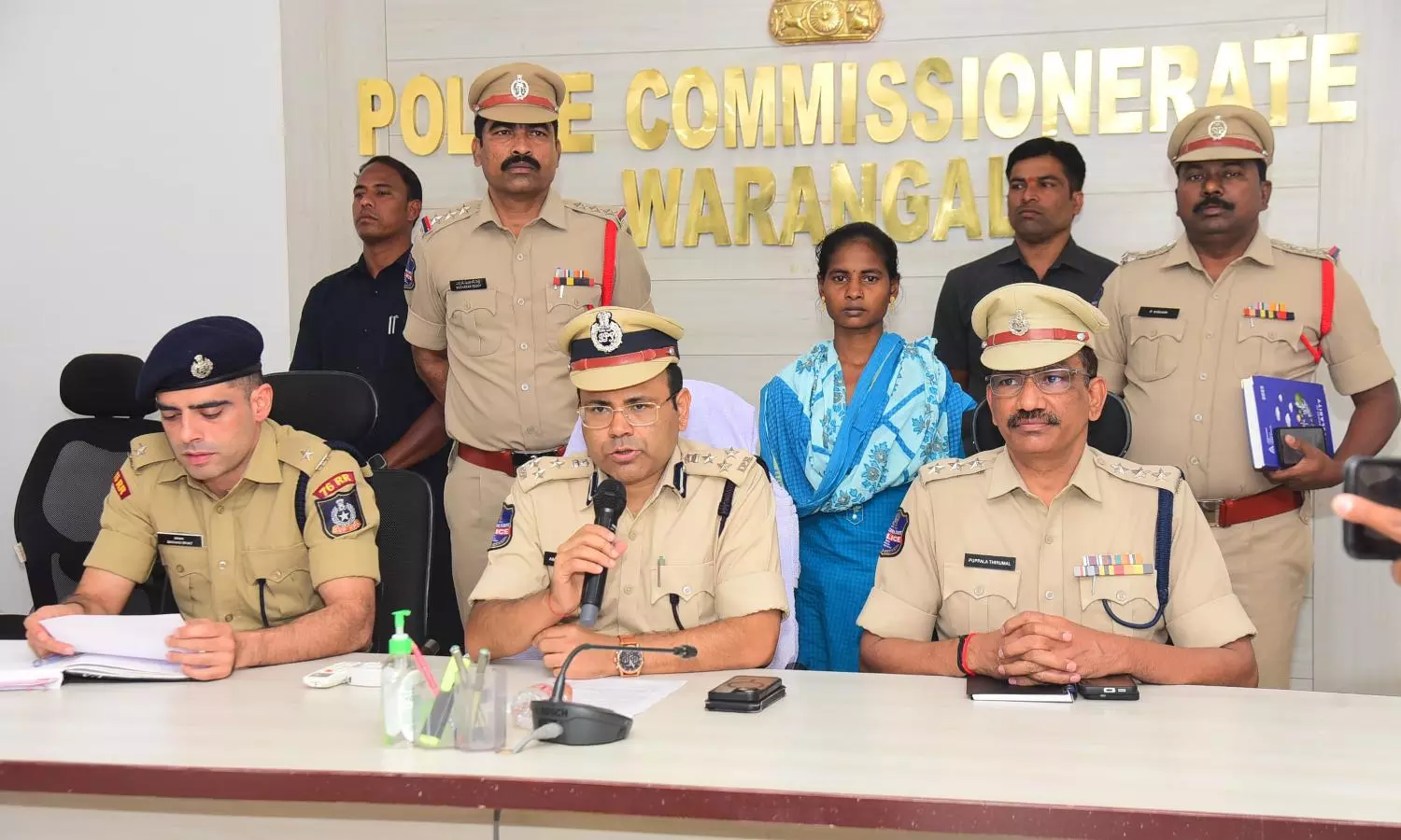 Maoist Party Central Committee Member Protection Group Commander Surrenders