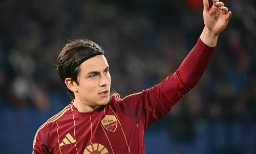 Europa League: Dybala double leads Roma into last 16