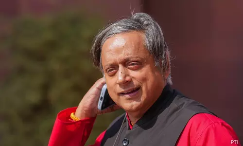 Tharoor Unites Fragmented Congress Leadership in Kerala