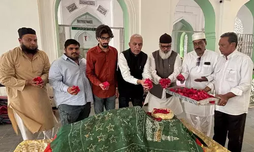 Floral Tributes to Nizam on 58th Anniversary