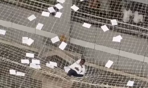 Man jumps of 7th floor of Mantralaya onto safety net, rescued