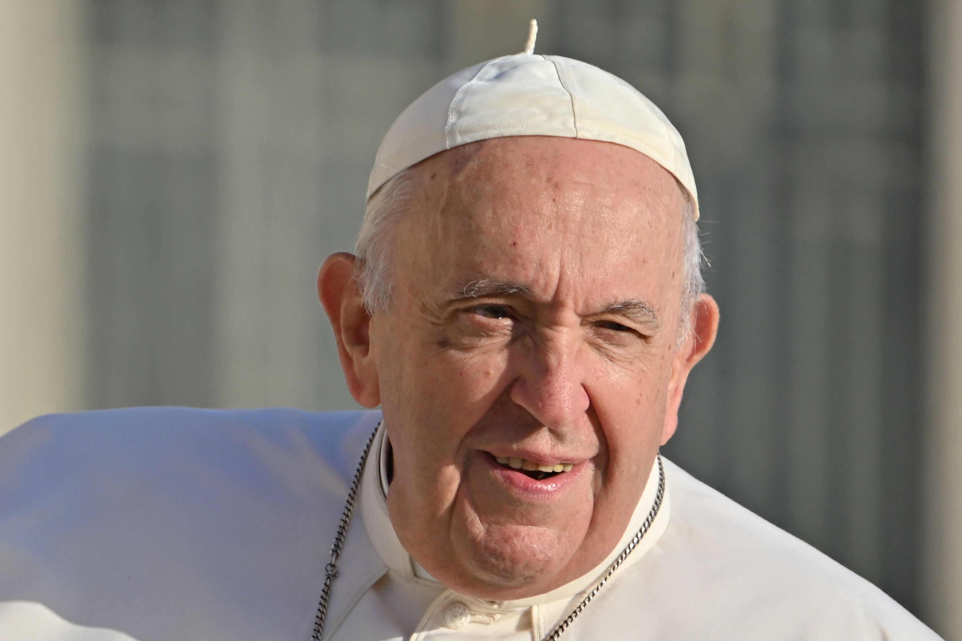 Ailing pope 'critical but stable', Vatican says