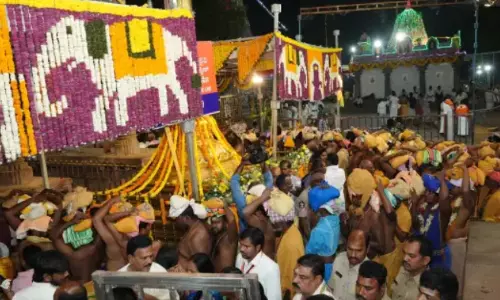 People throng temple from dawn for Shivaratri
