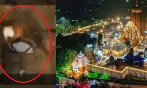 Odisha: Lingaraj Temple priest falls from 20 feet while carrying Mahadeep
