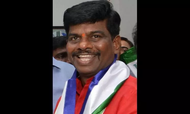 Vijayawada police serve notice to Gorantla Madhav