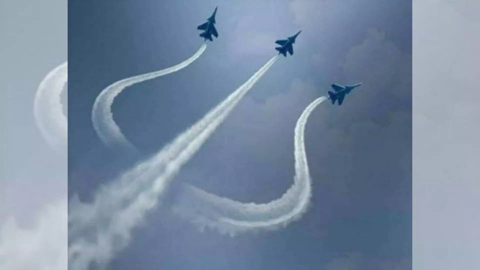 Fact Check: Old Photo Falsely Shared as IAF’s Trishul Maneuver in Prayagraj Fact Check: Old Photo Falsely Shared as IAF’s Trishul Maneuver in Prayagraj