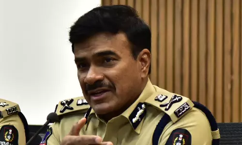 Hyderabad: CV Anand, HNEW Get Award