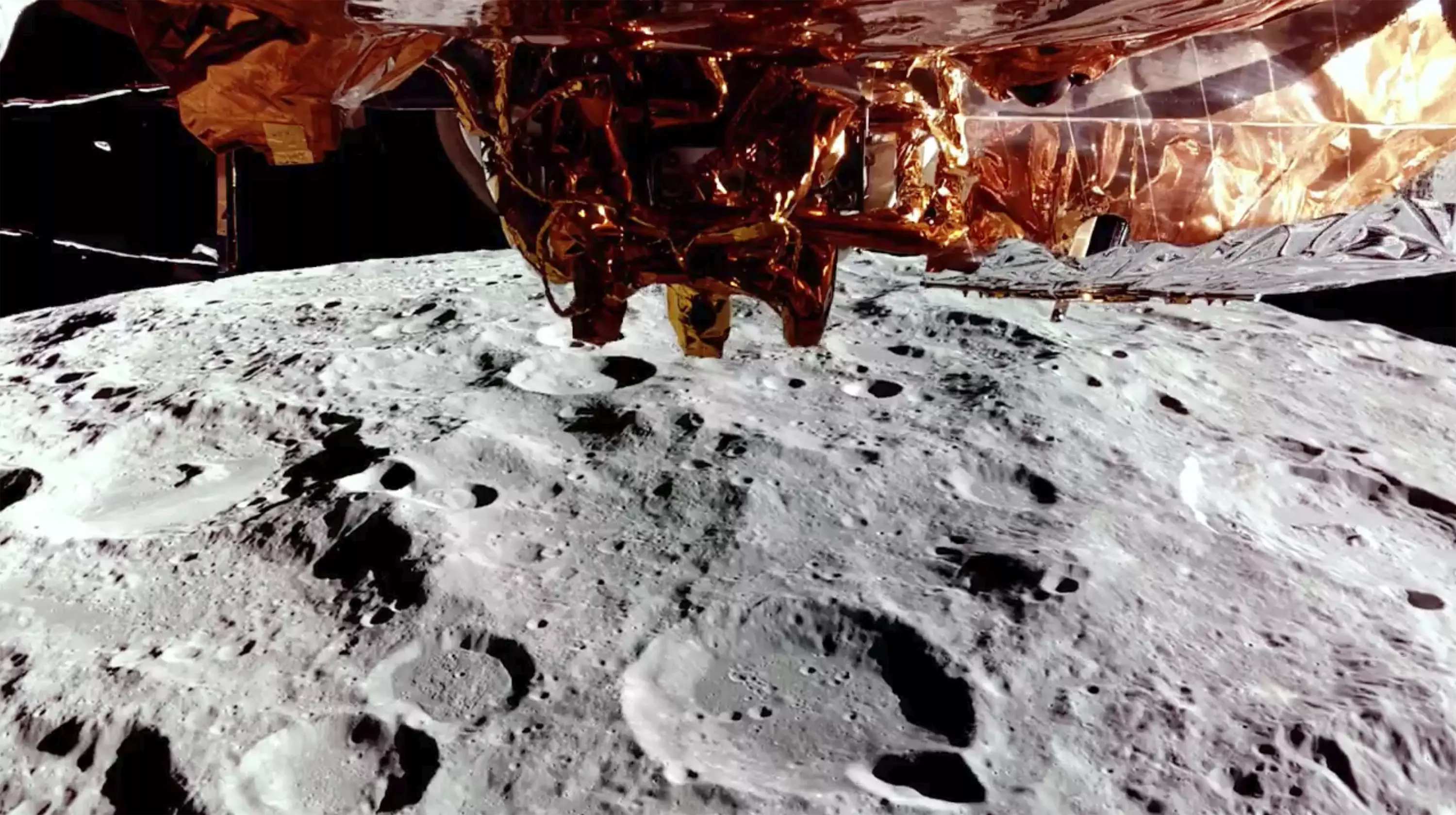 Private US spaceship hours from Moon landing attempt Private US spaceship hours from Moon landing attempt