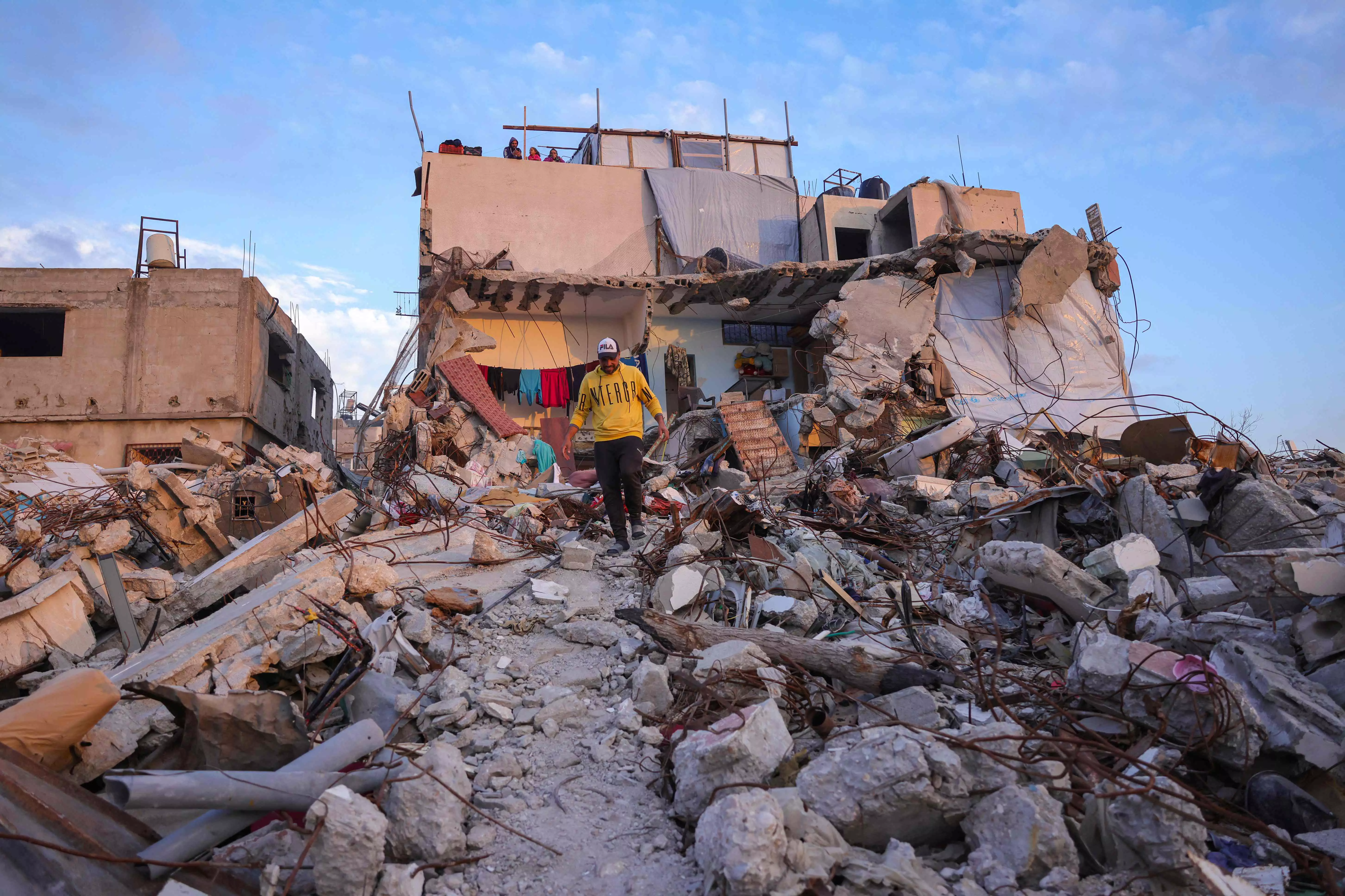 Arab leaders endorse Egypts plan to rebuild Gaza