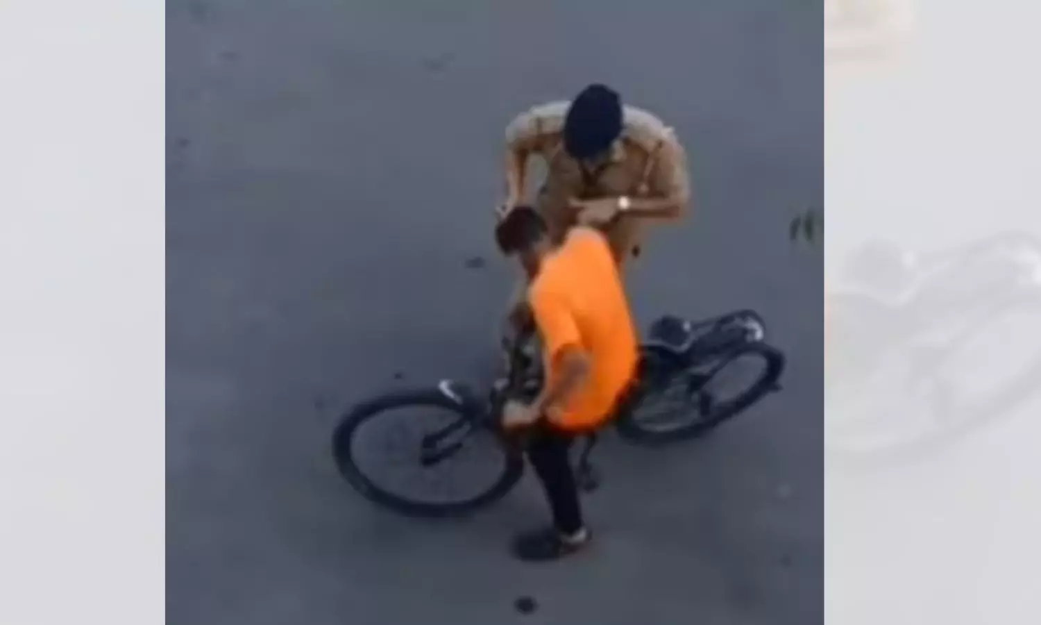 Teen Slapped by Police During PM Convoy Rehearsal in Surat Teen Slapped by Police During PM Convoy Rehearsal in Surat