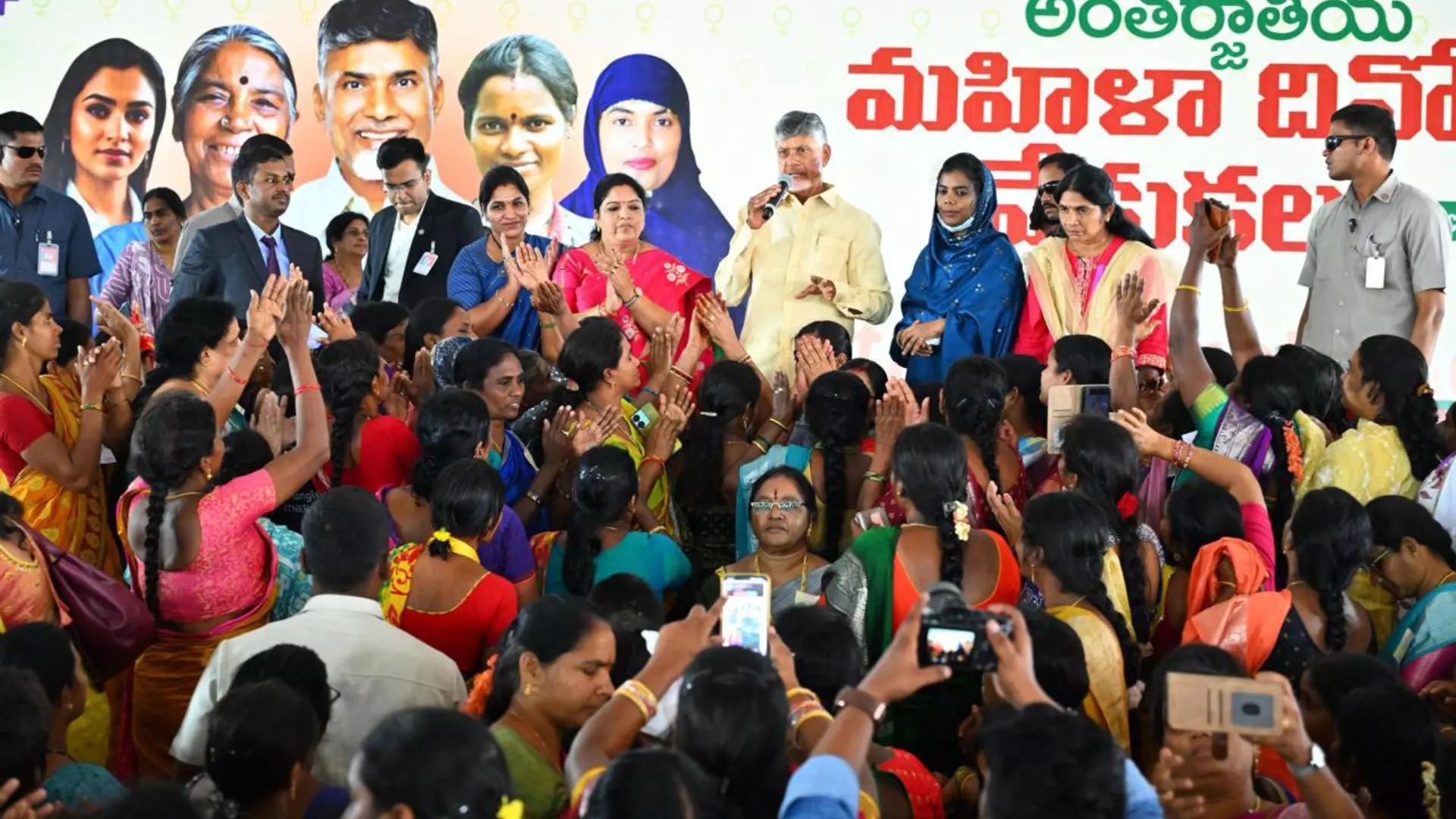Naidu Backs Bigger Families, Offers More Benefits Naidu Backs Bigger Families, Offers More Benefits