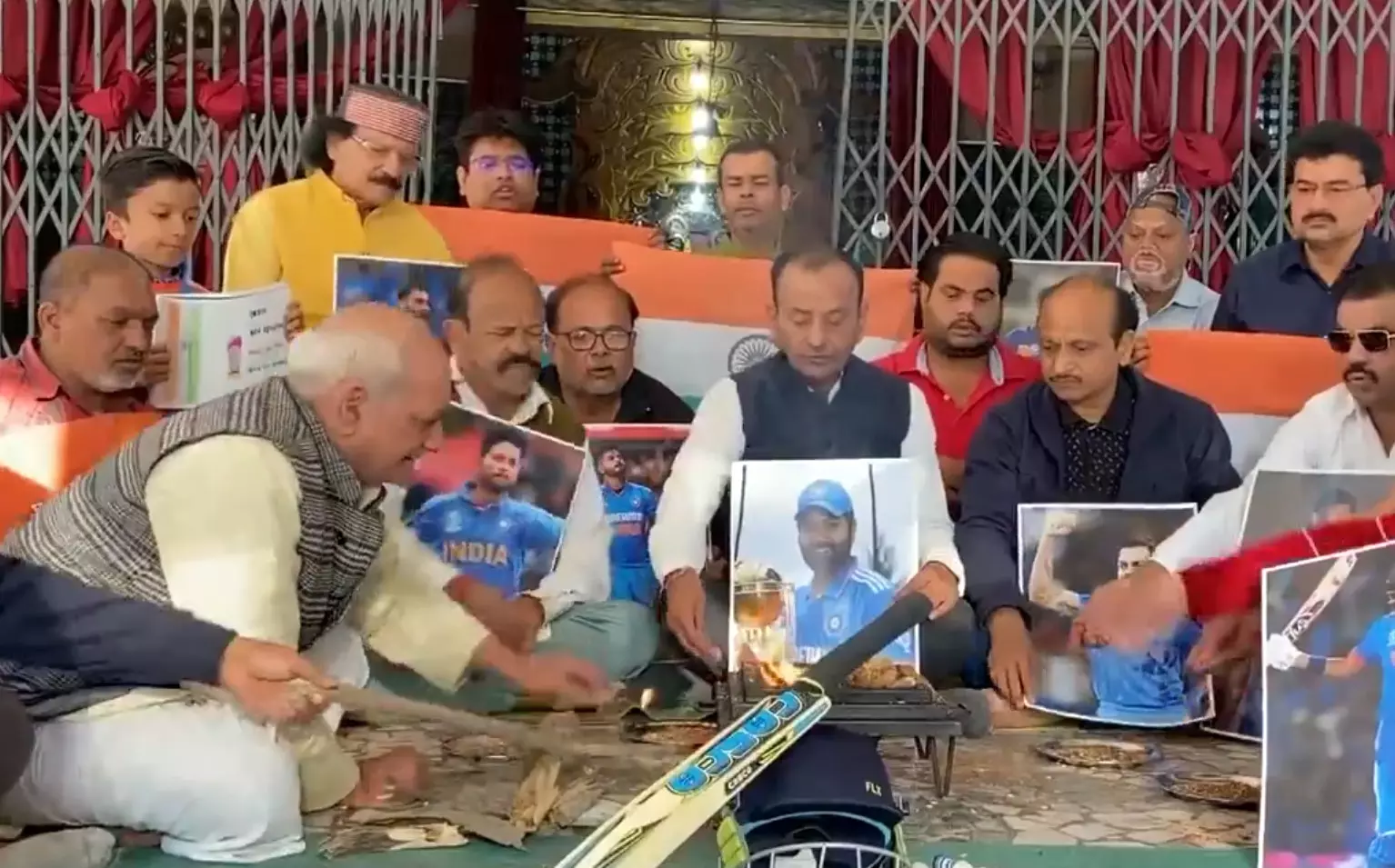 Fans in Varanasi pray for Indias win in Champions Trophy final Fans in Varanasi pray for Indias win in Champions Trophy final